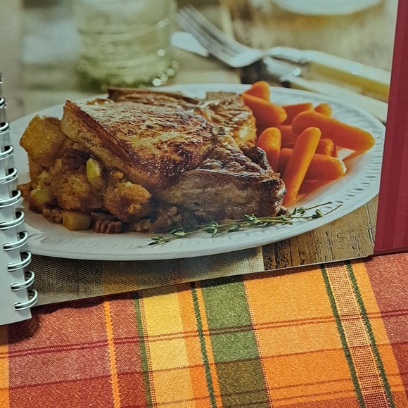 Bundle of Two Crockpot Recipe books. - Picture 7 of 12